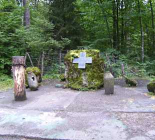 Denkmal der polnischen Toten bei Entminung