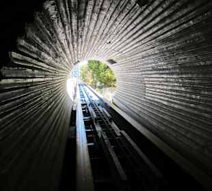 Tunnel zu Beginn von SUPERMAN: Escape from Krypton