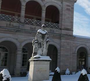 König Ludwig I. von Bayern vor dem Arkadenbau