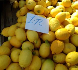 Riesen Zitronen das Kg für 1 TL ( 0,36 € )