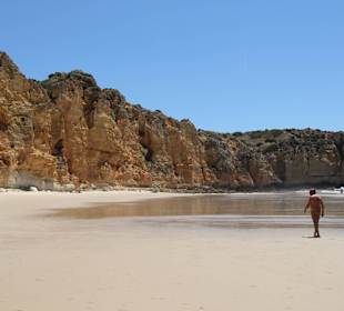 Steilküste - großer Strand