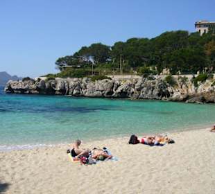 Strand in einer Bucht