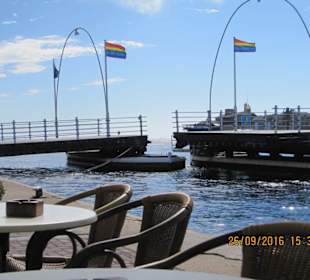 Königin Emma Brücke öffnet gerade