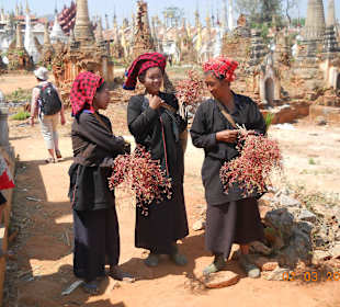 PaO Frauen leben hier im Dorf 