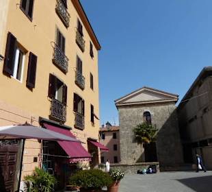 Schöne Gebäude und Cafes