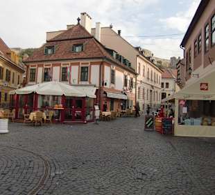 Weg zur Burg, Burg im Hintergrund zu sehen