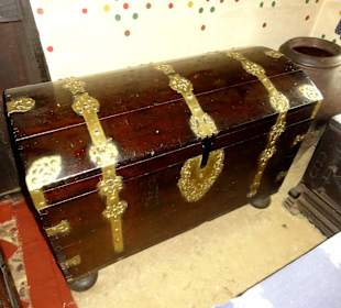 Truhe in der guten Stube