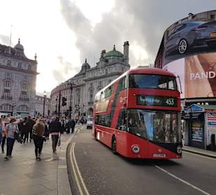 Piccadilly Circus 