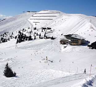 Pisten und Lifte im Skigebiet von Leogang