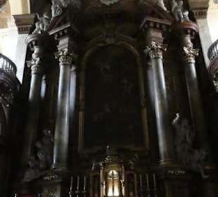 Namen-Jesu-Kirche Hauptaltar