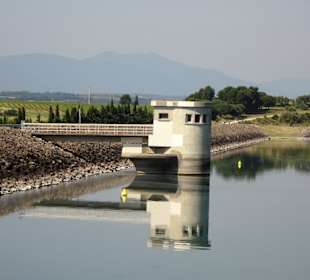 Wasserbauwerk am Lac de Villeneuve-de-la-Raho