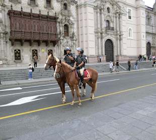 Wachsame Beamte in Lima