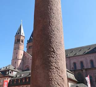 Die Heunensäule aus dem 11. Jahrhundert