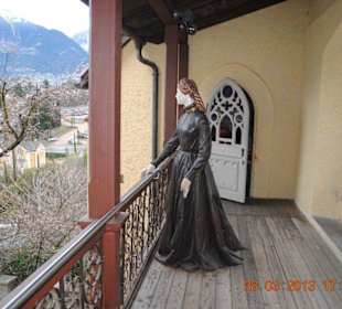 "Sissi" und die Türe zur Empore der Kapelle