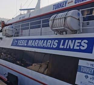 Der Beginn des Ausflugs mit der Fähre im Hafen
