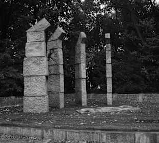 Denkmal an das KZ Auschwitz III Monowitz