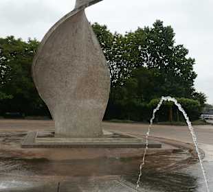 Fahnenmonument der Völkerfreundschaft am Elbufer
