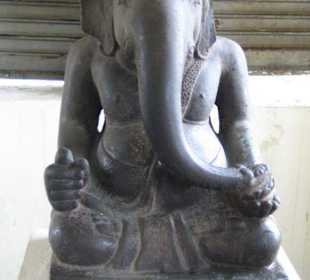 Dies ist der  Elefantengott Ganesha.