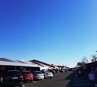 Innerhalb viele Parkmöglichkeiten