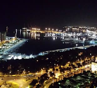 Hafen von Malaga bei Nacht