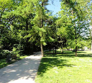 Spaziergang durch die Neustadtswallanlagen