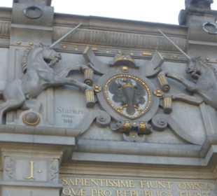 Das Hohe Tor, eines der Reliefs an der Fassade