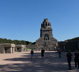 Weg zum Denkmal