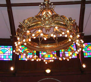 Kronleuchter im Stall