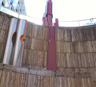 Skulptur Wasserspiel mit Pfeifen