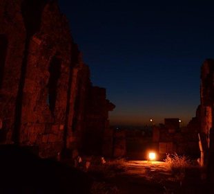 Świątynia po zachodzie słońca