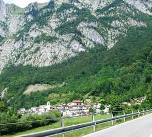 Die Ortschaft kommt mit Cristo Regi