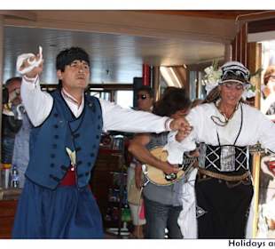 Folkloretanz auf der Athos Piratentour
