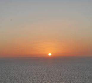 Orangene Begleitung der Abendsonne