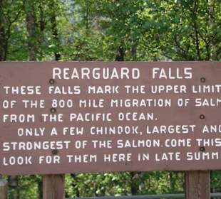 Hinweisschild mit Erklärungen