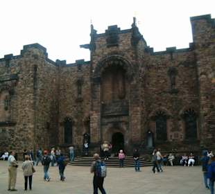 Wejscie glowne na zamek w edinburgh.