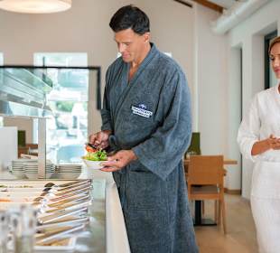 Reichhaltiges Salatbuffet im Quellblick