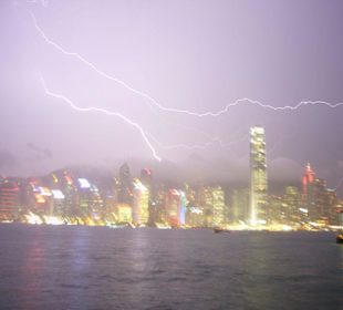 Gewitter bei der Lasershow