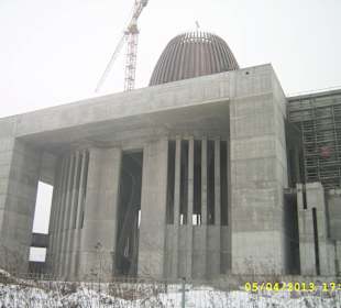 Świątynia w budowie.