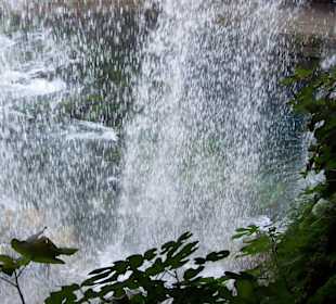 Düden hinter dem Wasserfall