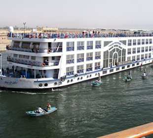 Vendedores de chilabas en Esna