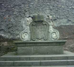 Náchod-státní zámek/původní kašna/