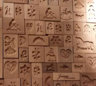 Wandschmuck aus Holzförmchen