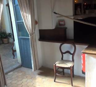 Erste Geschoss - Diele mit Familienporträts