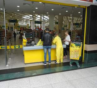 Kunde ist noch König, Ware wird eingepackt