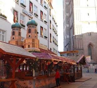 Punschstand vor der Frauenkirche