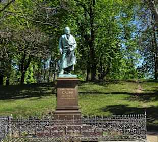 Das Gauß-Denkmal vor dem Gaußberg