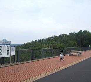 Auf dem Viadukt im Verlauf des Kegelspielradwegs