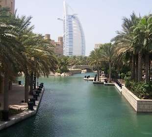 Traumhafte Parkanlagen nahe des Burj Al Arab