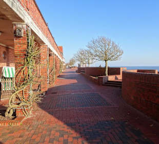 Spaziergang über die Südstrandpromenade