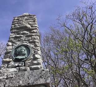 Prof. Quenstedt Denkmal